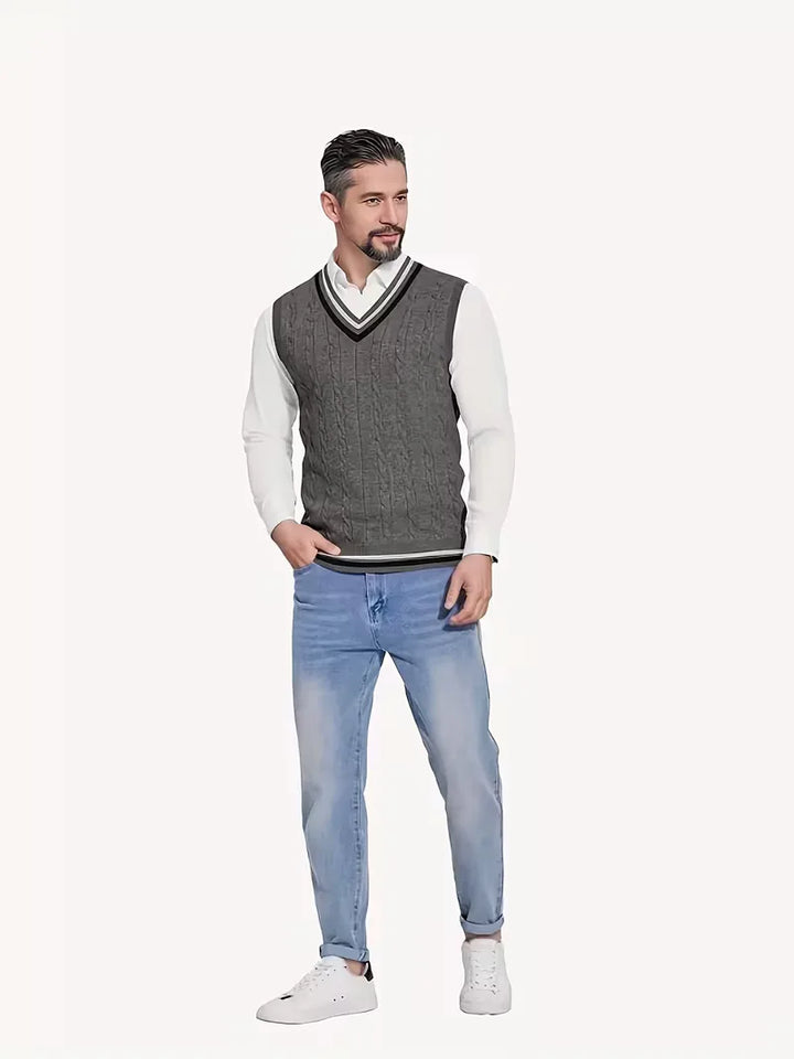Warm gebreid herenvest, mouwloos en met V-hals. Comfortabel en elegant voor winterse dagen.