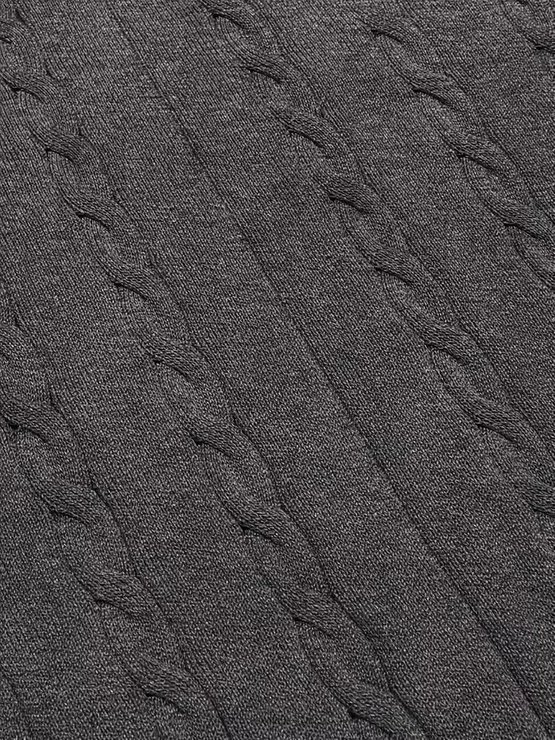 Mouwloos herenvest met V-hals en gebreid kabelpatroon. Essentieel item voor gelaagde outfits.