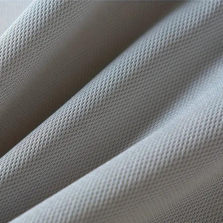 Stijlvol heren poloshirt met lange mouwen in marineblauw, zilvergrijs en zwart voor comfort en veelzijdige uitstraling.