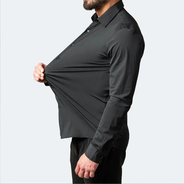 Detail van de ademende, elastische stof van een comfortabel herenoverhemd, bekend om kreukvrije kwaliteit.