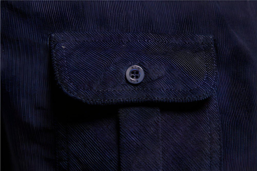 Stijlvol herenoverhemd met strakke knoopsluiting en klassieke kraag, verkrijgbaar in donkergrijs. Tijdloos en casual design.