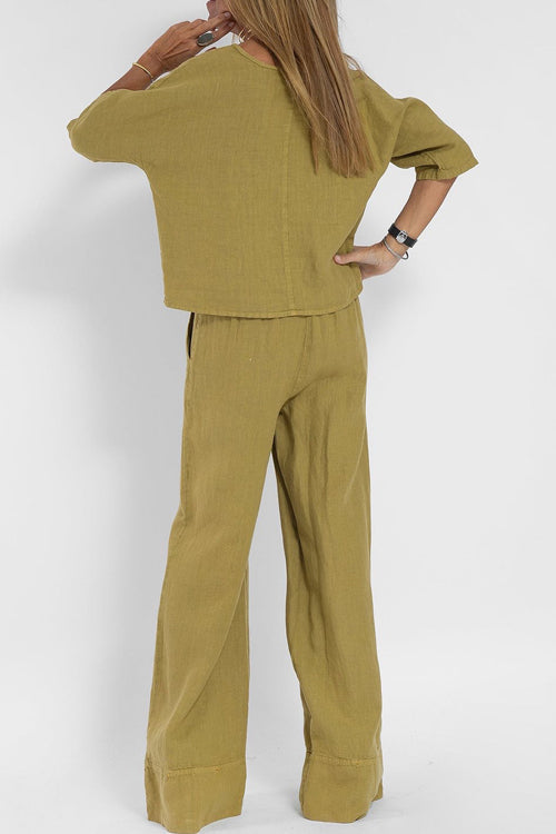 "Stijlvol katoen-linnen damespak, cropped top en wijde broek, licht ademend, ideaal voor zomer, modieus en comfortabel."