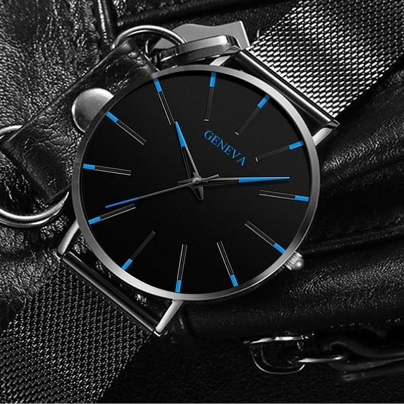 "Stijlvol minimalistisch herenhorloge met zwarte wijzerplaat en blauwe accenten, roestvrijstalen band, kwarts uurwerk"