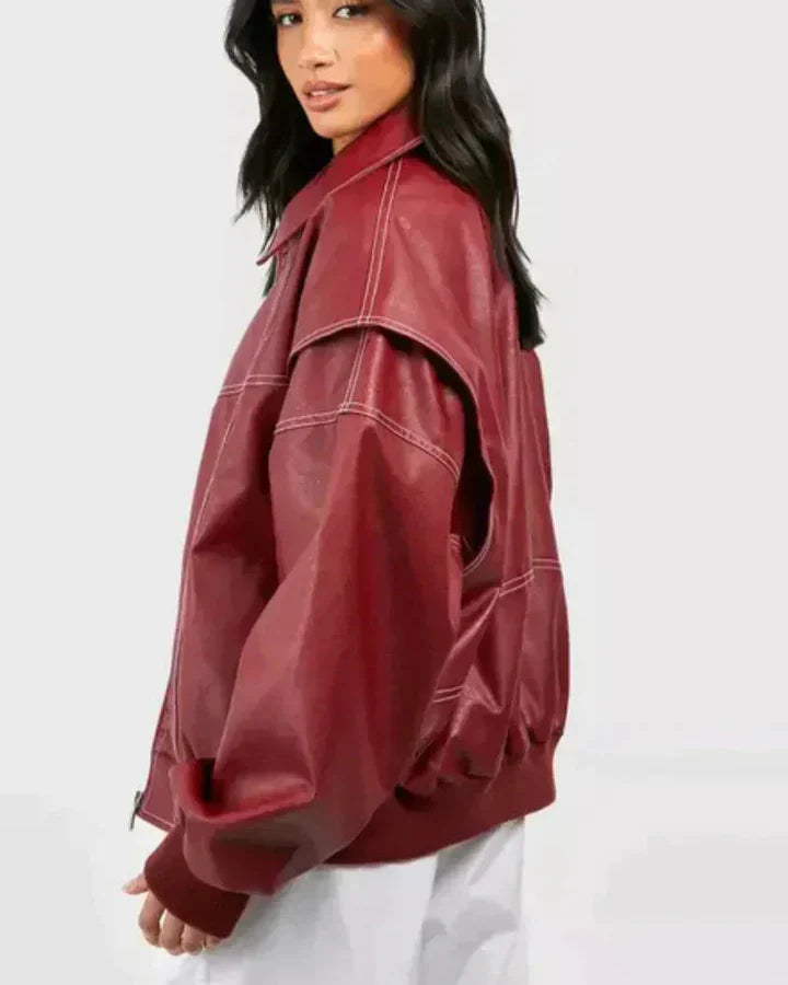 Trendy oversized rood damesjack, perfect voor een comfortabele en modieuze herfstlook.