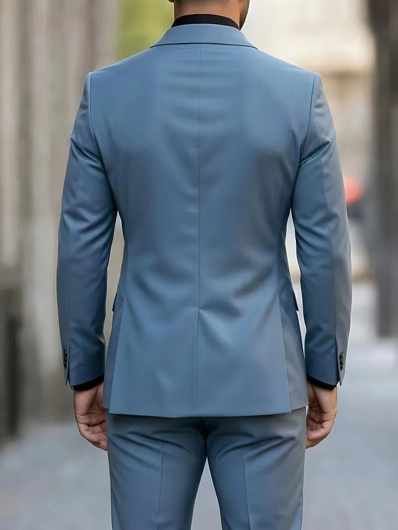 Tijdloos slim fit herenpak met een moderne twist, een onmisbaar item in elke garderobe.