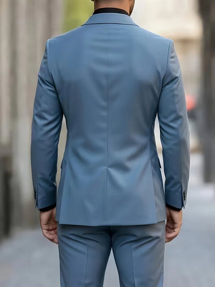 Tijdloos slim fit herenpak met een moderne twist, een onmisbaar item in elke garderobe.