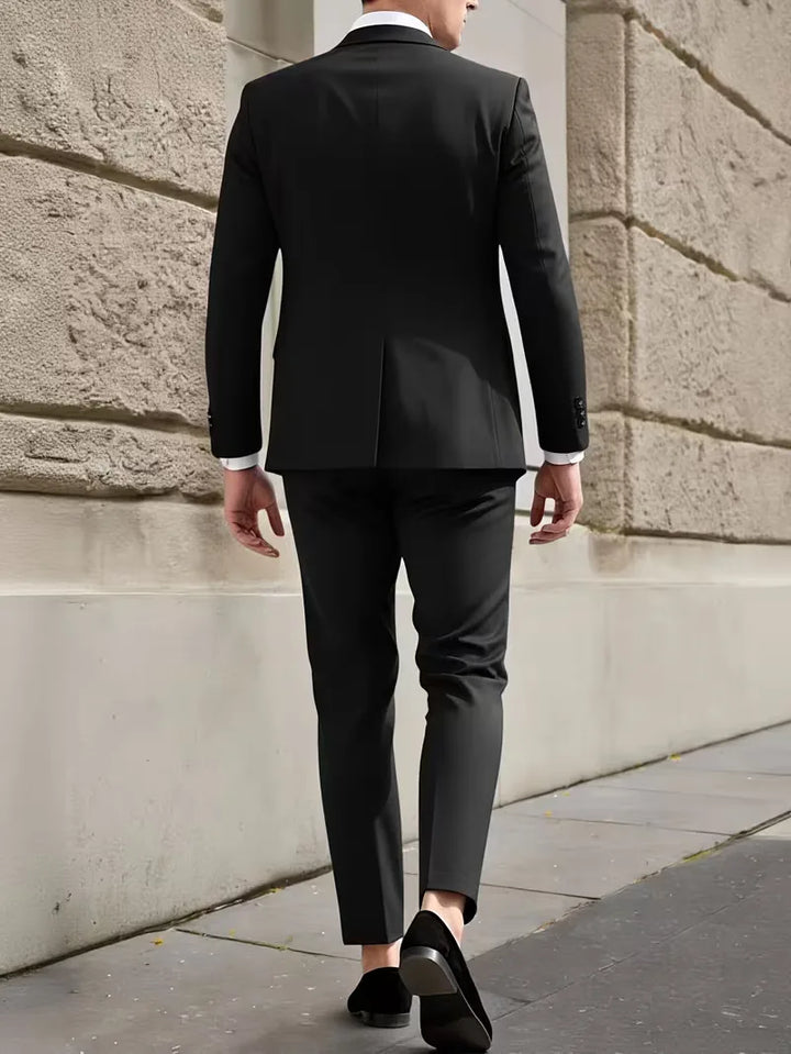 Premium slim fit herenpak, ideaal voor een elegante uitstraling op bruiloften en recepties.