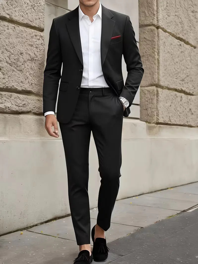 Slim fit heren kostuum in antraciet, perfect voor zakelijke en formele bijeenkomsten.
