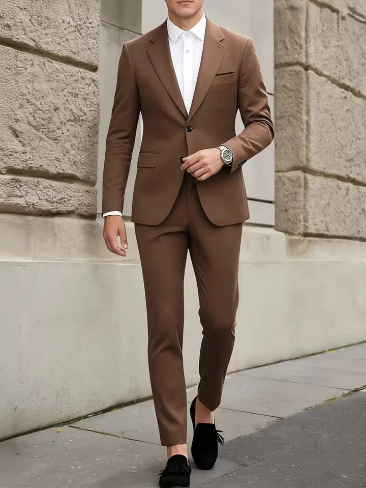 Zakelijk slim fit pak met bijpassend colbert en pantalon, comfortabel en modieus.