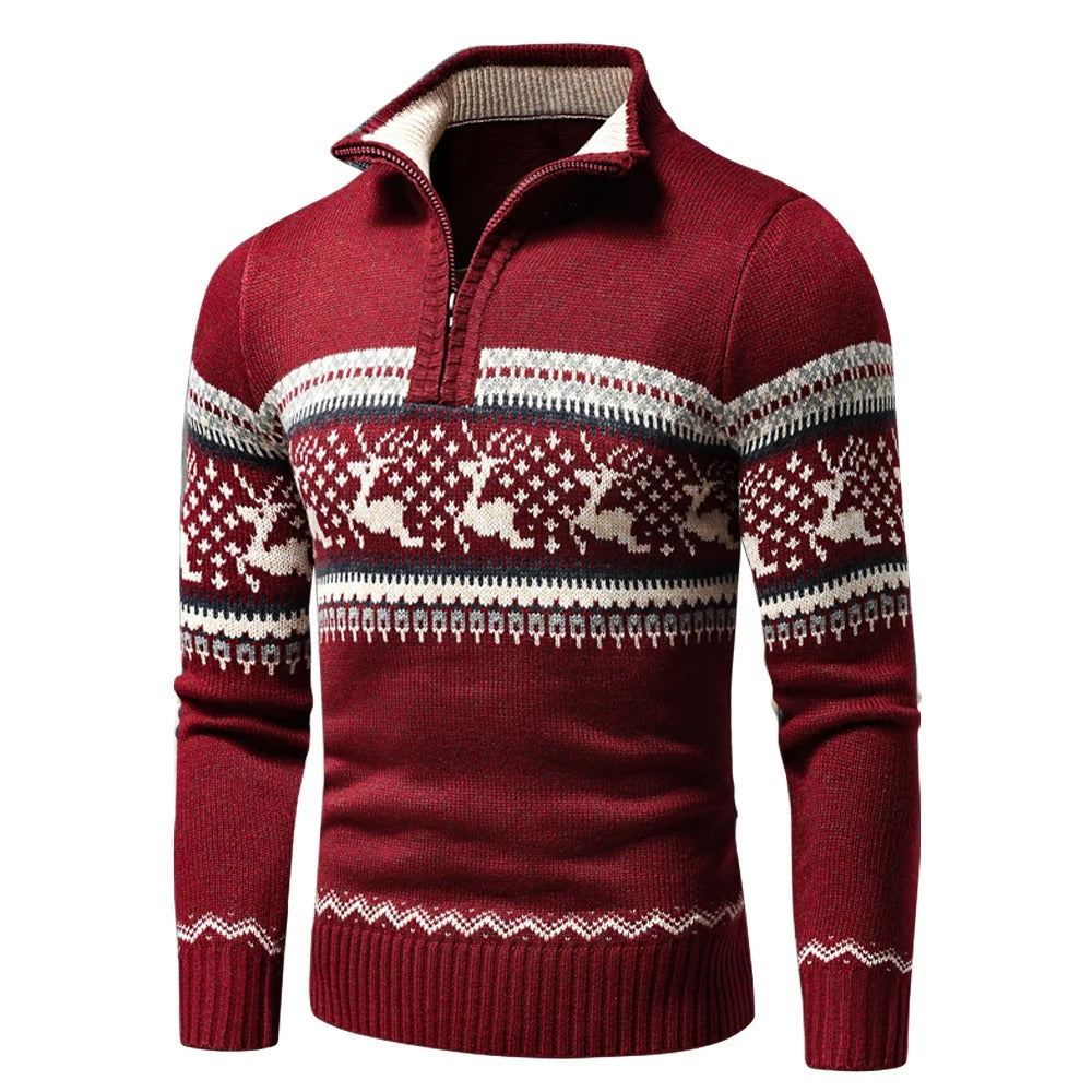 Man draagt comfortabele blauwe herentrui met rits. Warme winterpullover, perfect voor stijlvolle herenmode.