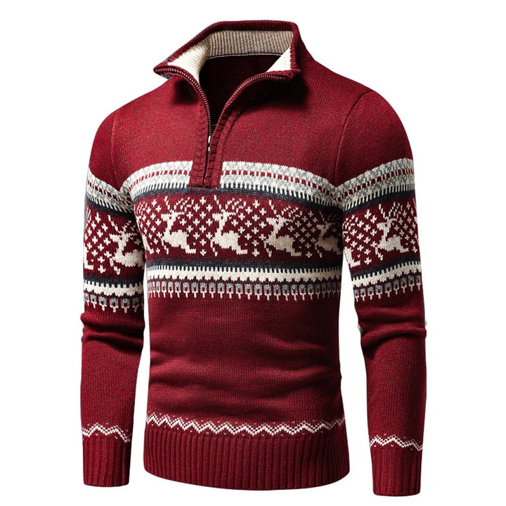 Man draagt comfortabele blauwe herentrui met rits. Warme winterpullover, perfect voor stijlvolle herenmode.