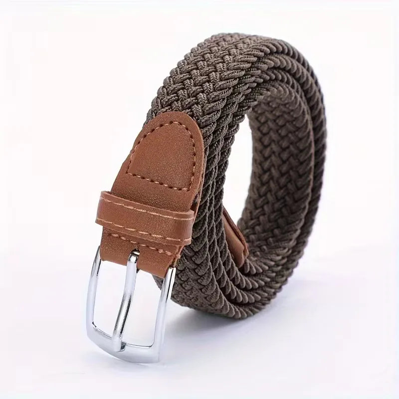 Modieuze brede gevlochten riem voor dames, voegt comfort en een casual touch toe aan je outfit.