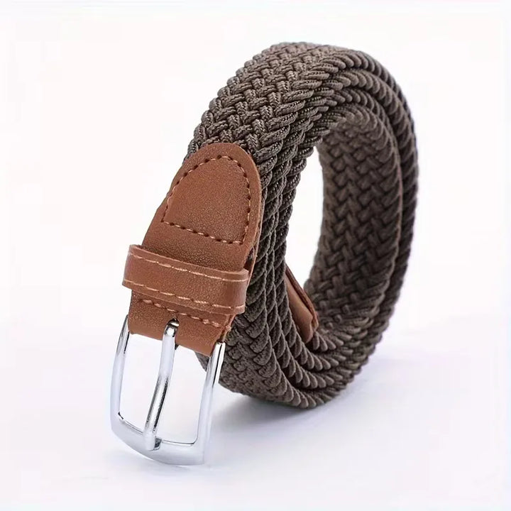 Modieuze brede gevlochten riem voor dames, voegt comfort en een casual touch toe aan je outfit.