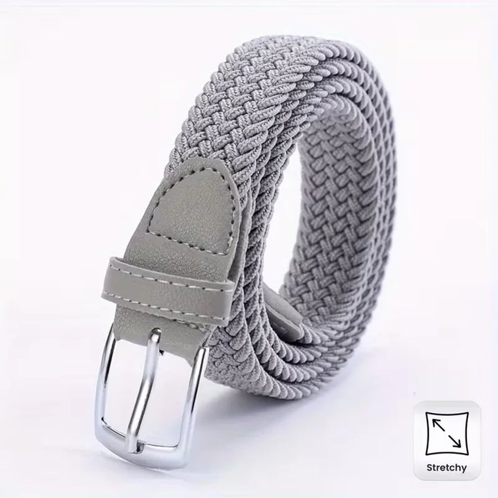 Deze comfortabele brede gevlochten damesriem is een essentieel modeaccessoire voor een stijlvolle look.