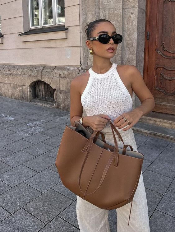 Elegante zwarte dames schoudertas met ruime compartimenten. Ideaal voor een stijlvolle look.
