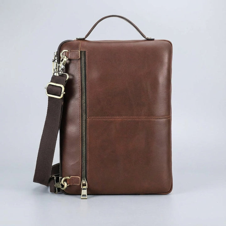 Premium bruine laptoptas voor heren, geschikt als reistas en opbergtas voor diverse MacBooks. Duurzame Leatherix kwaliteit.