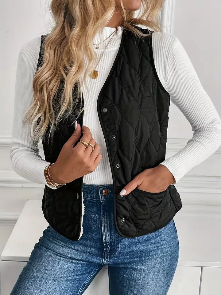 Stijlvolle dames bodywarmer met knoopsluiting voor casual herfst/winter look. Comfortabel en mouwloos.