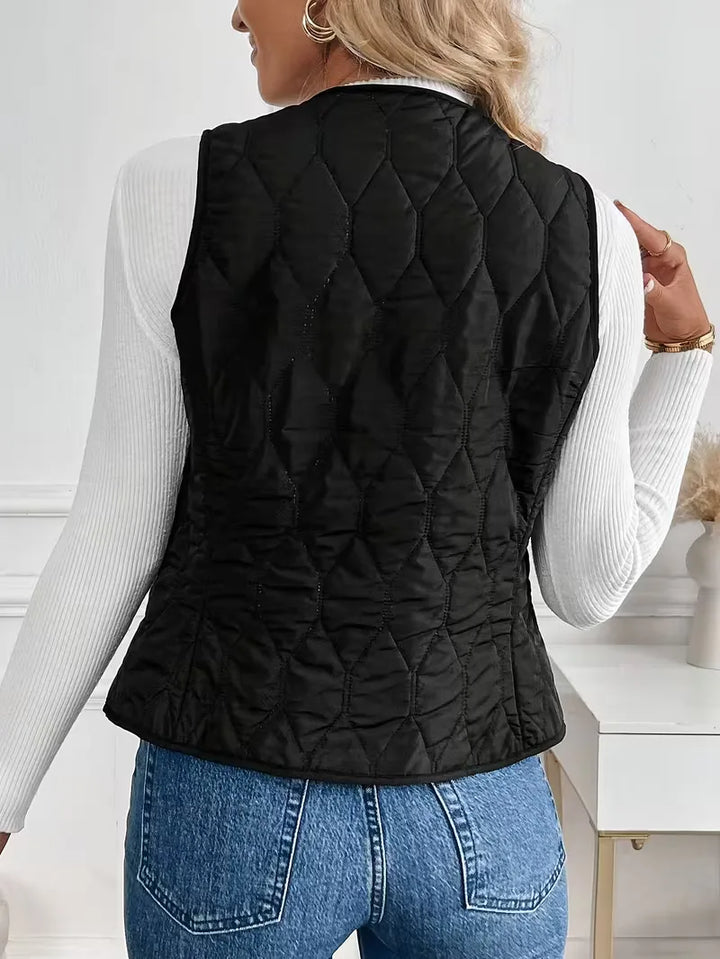 Comfortabele gewatteerde dames bodywarmer, perfect voor casual herfst- en wintermode. Stijlvol en warm.