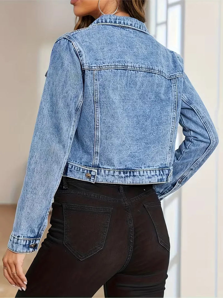 Modieuze dames cropped spijkerjas in levendig koningsblauw, een trendy statement voor jouw lente/zomer outfit.