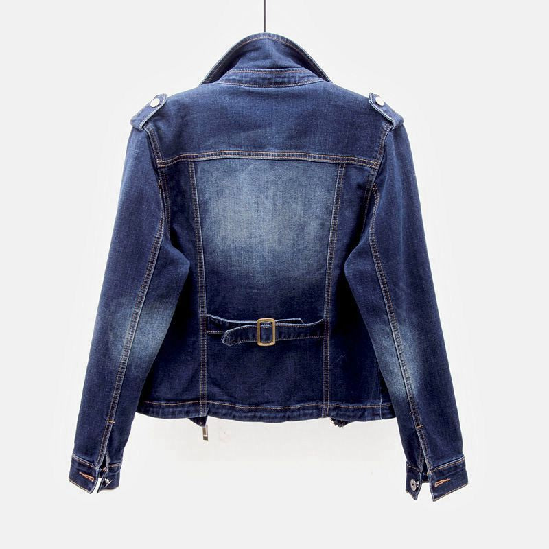 "Stijlvolle dames denim spijkerjas, vintage look met klassieke kraag en metalen knopen, flatterende pasvorm."