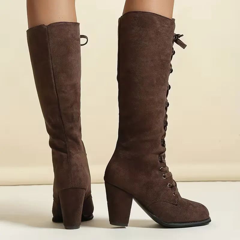 Comfortabele dameslaarzen met blokhak, vetersluiting en trendy herfst/winter design.