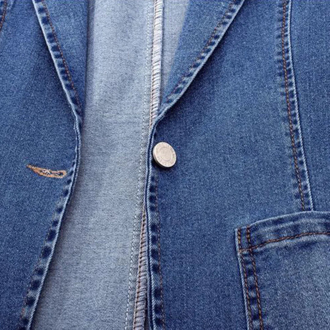 Blauwe getailleerde dames jeans blazer, perfect voor een stijlvolle en comfortabele casual chic outfit.