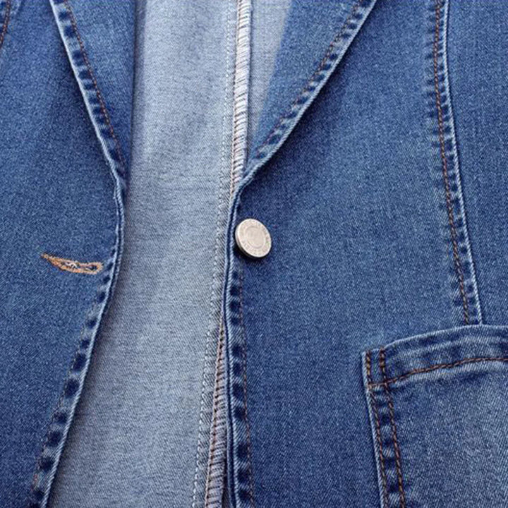 Blauwe getailleerde dames jeans blazer, perfect voor een stijlvolle en comfortabele casual chic outfit.