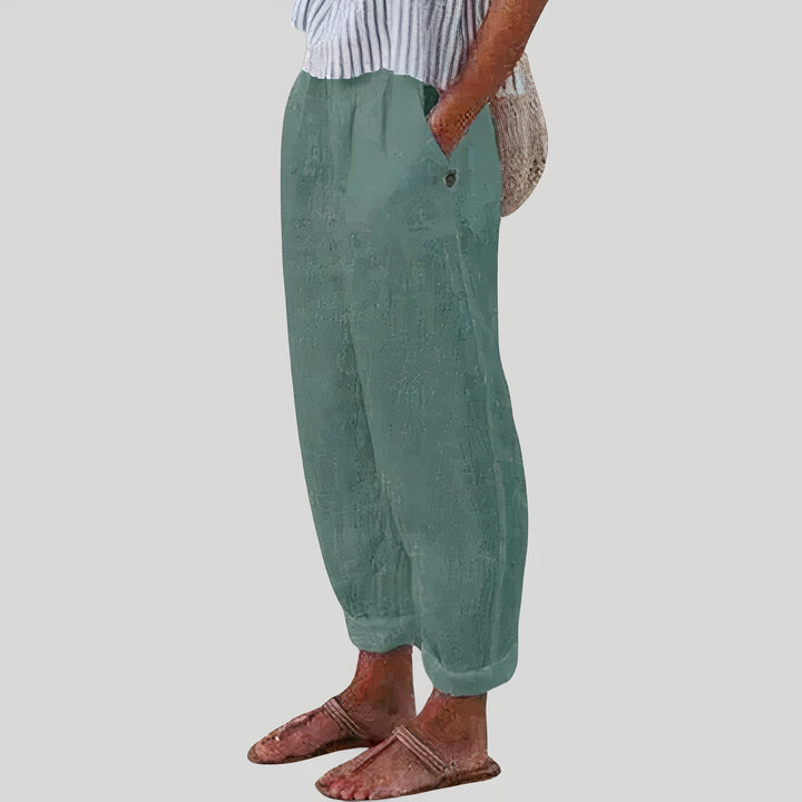 "Stijlvolle dames linnen broek Isidora, comfortabel en ademend, in trendy kleuren, perfect voor elke gelegenheid."