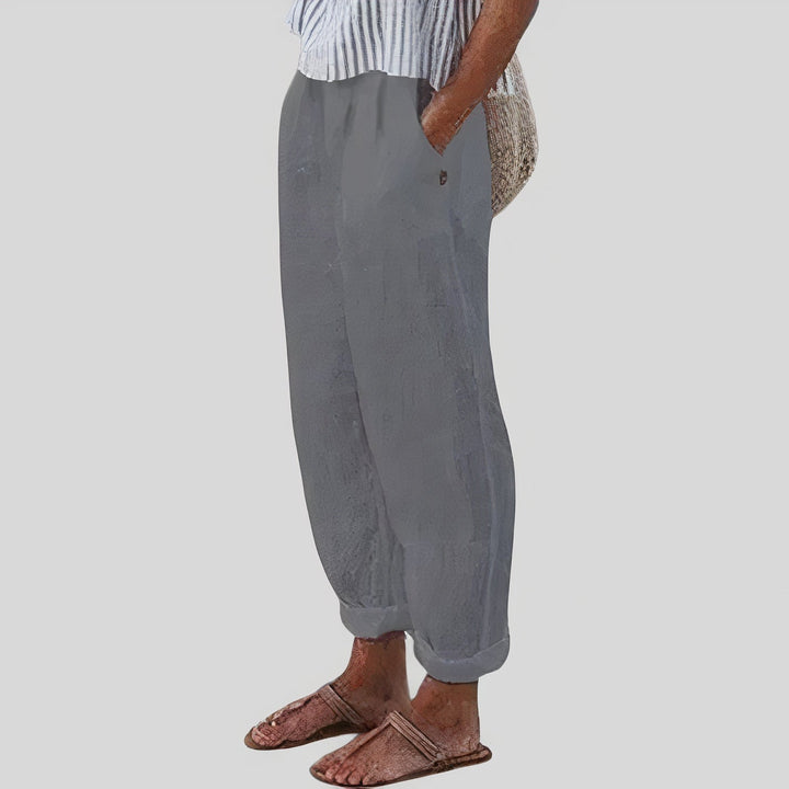 "Stijlvolle dames linnen broek Isidora, comfortabel en ademend, in trendy kleuren, perfect voor elke gelegenheid."