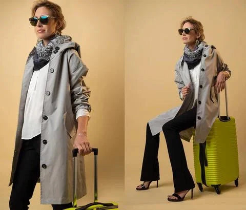 Stijlvolle dames regenjas met capuchon, wind- en waterdicht, lange pasvorm. Elegante details voor dagelijks gebruik.