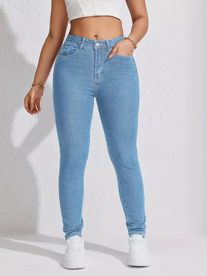 Dames spijkerbroek: slim fit skinny jeans met hoge taille, combineert stijl met comfort.