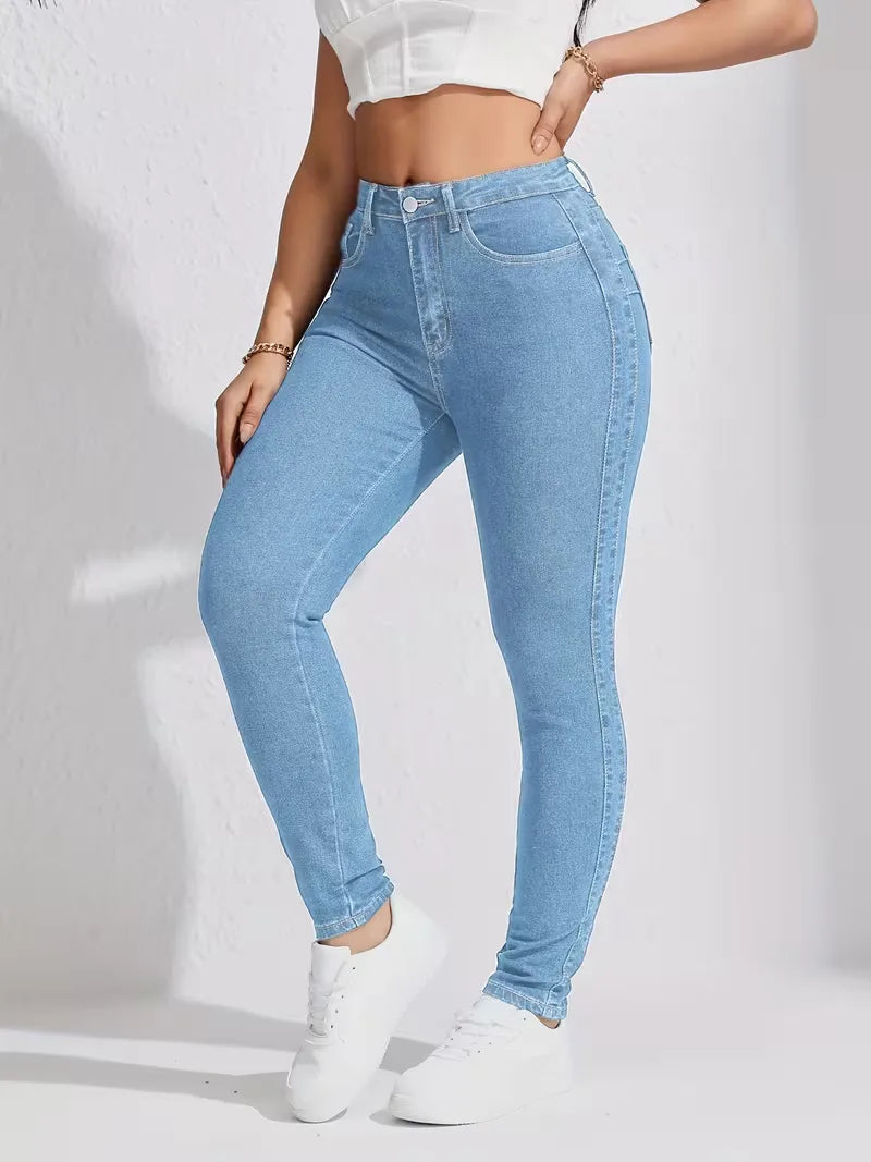 Essentiële dameskleding: skinny jeans met hoge taille, veelzijdig voor diverse stijlen.