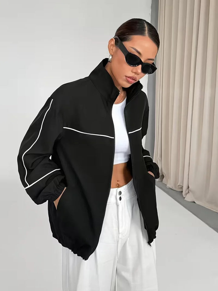 Sportieve dames track jacket met hoge kraag en ritssluiting, een veelzijdige casual damesjas.