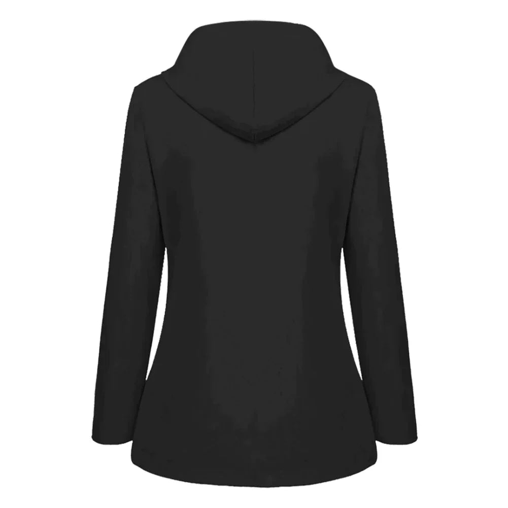 Dames waterdichte regenjas met capuchon in een bosrijke omgeving, klaar voor elk outdoor avontuur. (112)