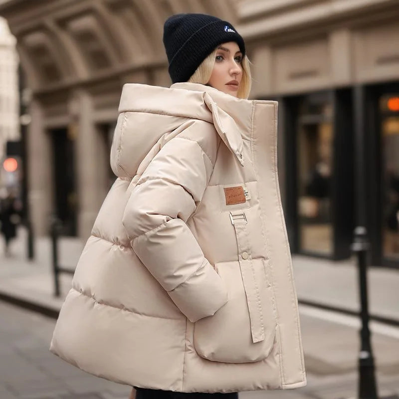 Stijlvolle dames winter pufferjas: warm, waterdicht en comfortabel voor koude dagen. Ideaal voor buitenactiviteiten.