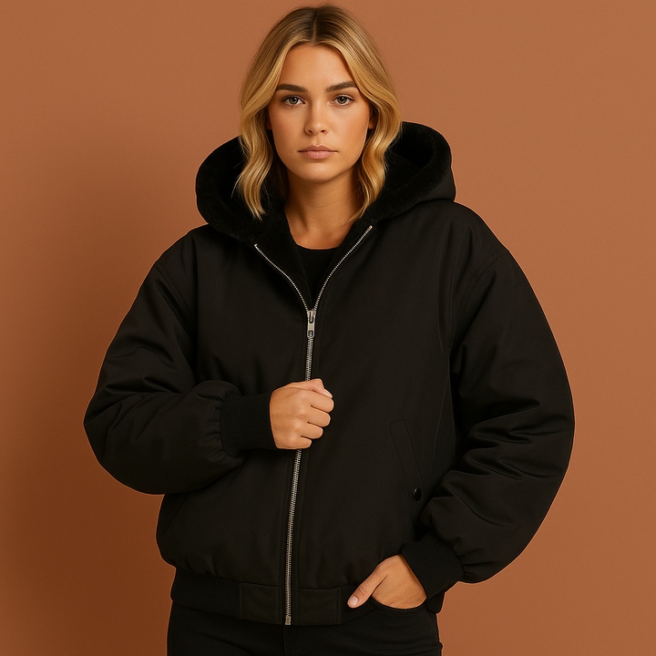 Comfortabele dames winterjas met capuchon en rits; warm, stijlvol en ideaal als bovenkleding voor de winter.