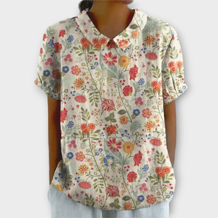 Stijlvolle damesblouse met bloemenprint, perfect voor zonnige dagen en biedt moeiteloze elegantie en comfort.