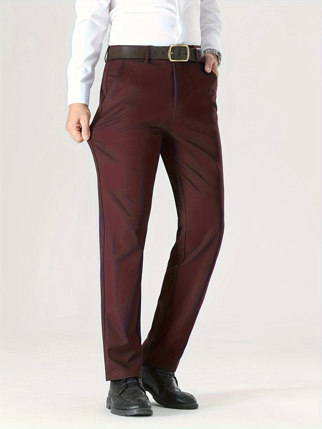 "Stijlvolle effen chino voor heren, slim fit, vooraanzicht, met elastisch katoen voor comfort en flexibiliteit"