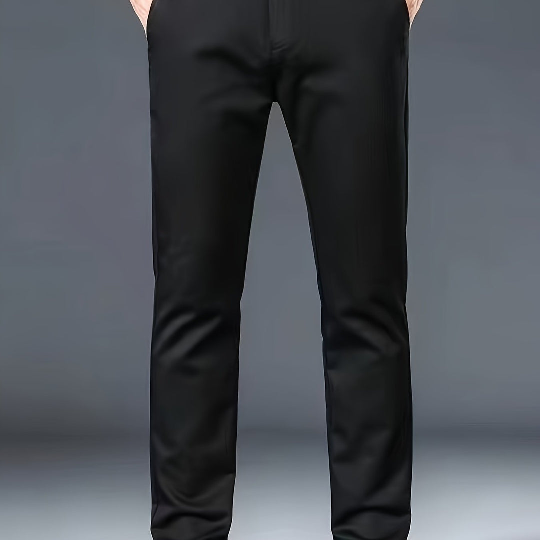 "Stijlvolle effen chino voor heren, slim fit, vooraanzicht, met elastisch katoen voor comfort en flexibiliteit"