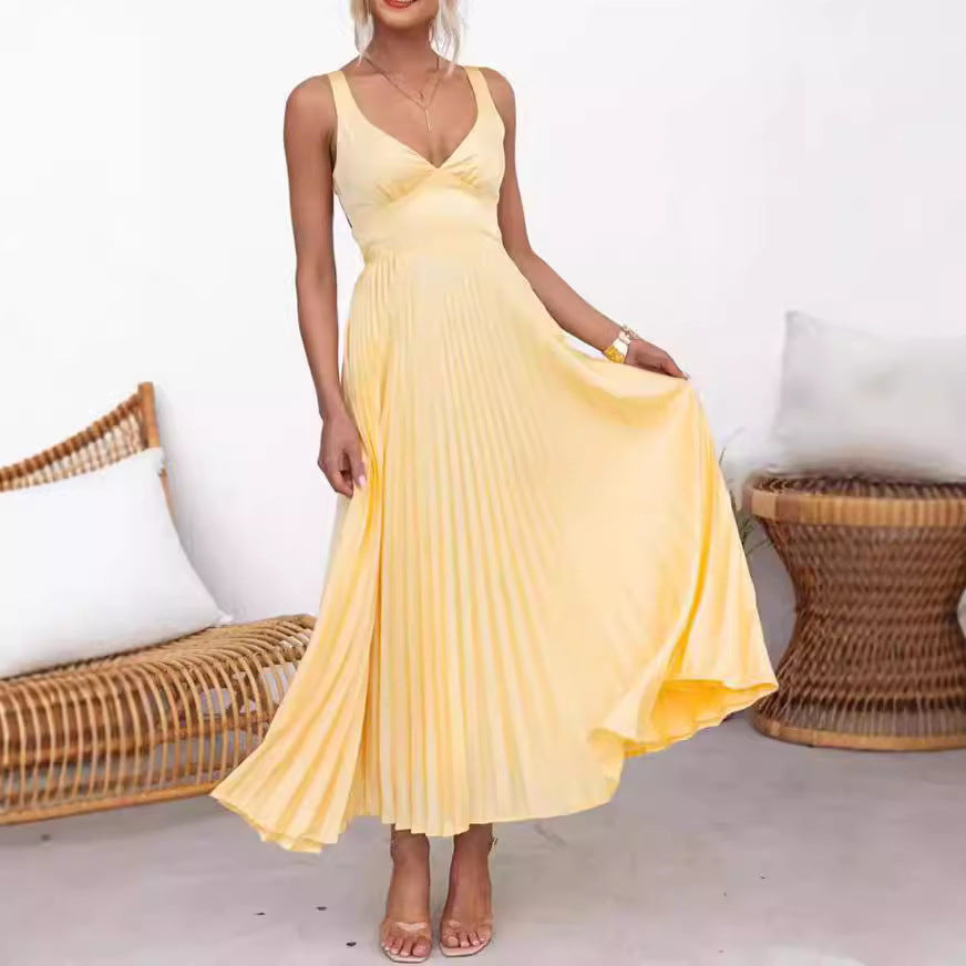 Stijlvolle gele plissé maxi jurk voor dames, perfect voor zomerse dagen en feesten.