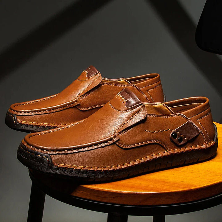 "Stijlvolle GS heren loafers met orthopedische zool, donkerbruin leer, geschikt voor formele en casual gelegenheden."