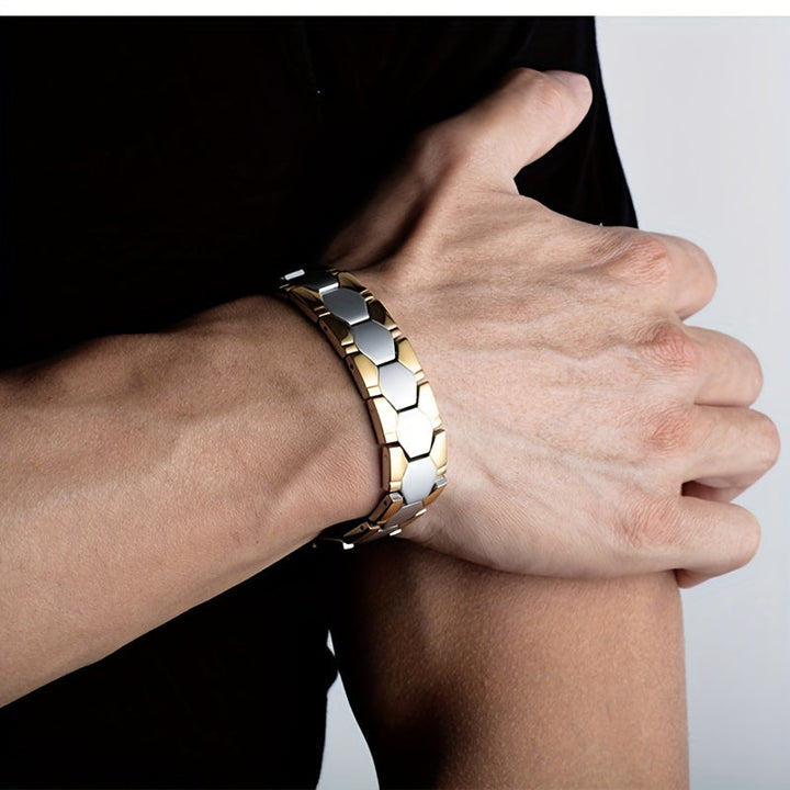 Duurzame heren armband met een tijdloos en verstelbaar design, een essentieel accessoire voor elke man.
