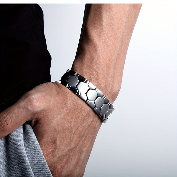 Veelzijdige heren armband, combineert een stijlvolle look met duurzaamheid, een must-have accessoire.