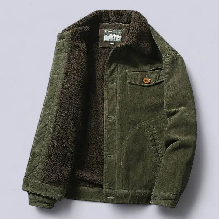 Rugzicht van de comfortabele gewatteerde herenjas, perfecte winddichte midseason mode voor de herfst.
