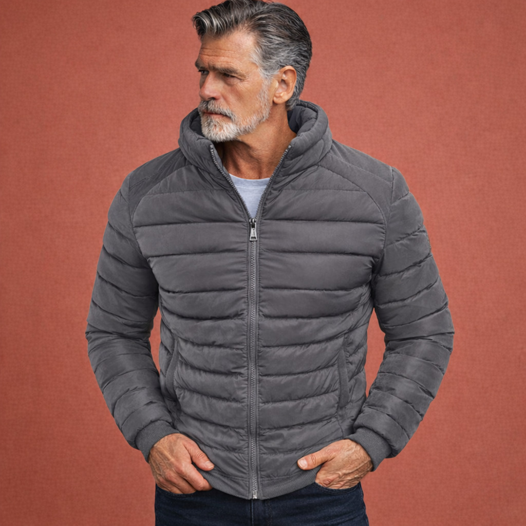 Modieuze overgangsjas voor heren, gewatteerd met opstaande kraag en slanke pasvorm, perfect voor de herfst.