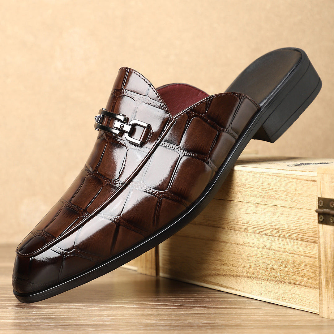 Gedetailleerde weergave van de comfortabele hak en afwerking van deze elegante heren instappers.