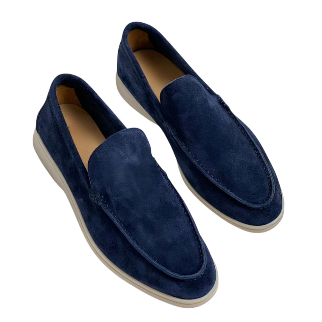 "Stijlvolle heren suède loafers, elegante instappers in beige suède met een flexibele zool voor comfort en luxe uitstraling."