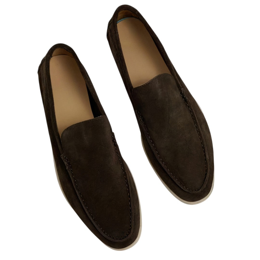 "Stijlvolle heren suède loafers, elegante instappers in beige suède met een flexibele zool voor comfort en luxe uitstraling."