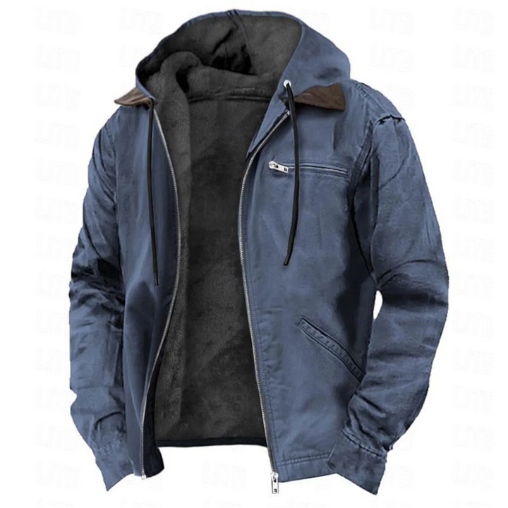 Grijze heren winterjas met capuchon; duurzame buitenkleding met slimme zakken en verstelbare pasvorm.