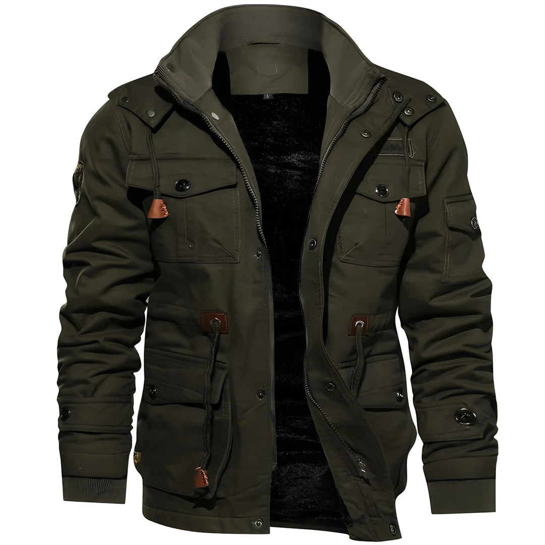 Warme heren winterjas met dubbele sluiting, ruime zakken en een comfortabele pasvorm voor de wintermaanden.